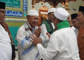 Wabup Merangin H A Khafidh Moein  Sholat Idul Adha 1446 H di Masjid Baitul Makmur