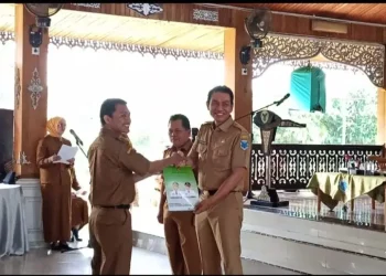 Bupati Batanghari Serahkan SK Pengangkatan CPNSD Formasi 2024