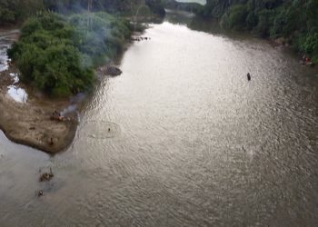 Air Sungai Merangin Surut dan Jernih, Anak-Anak Bermain. Sungai Batang Masumai Masih Keruh