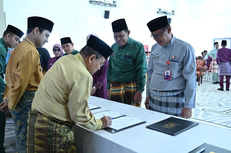 Teken Perjanjian Kinerja, Wali Kota Maulana Komitmen Menjawab Tantangan Pembangunan