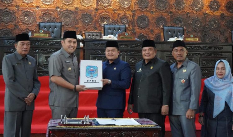 DPRD Merangin Setujui Ranperda APBD 2024 Jadi Peraturan Daerah 