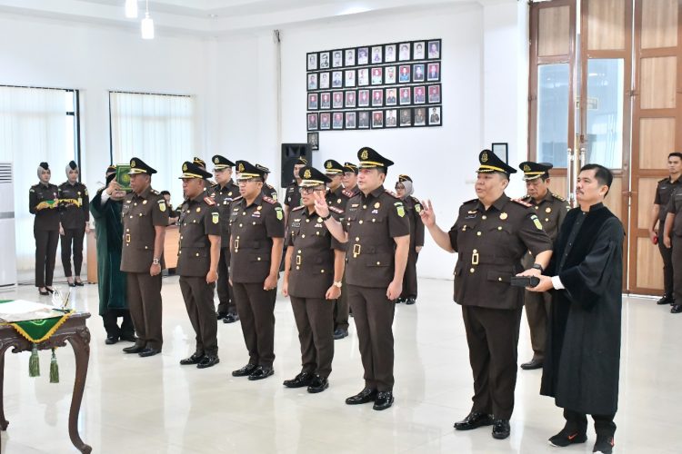 Kajati Jambi Melantik Pejabat Eselon III diantaranya Kepala Kejaksaan Negeri