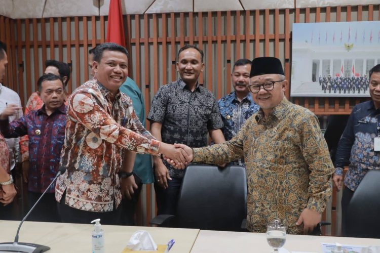 Wabup Katamso Kawal Langsung Aspirasi Pendidikan Tanjab Barat ke Kementerian, Harap Peningkatan Fasilitas Sekolah