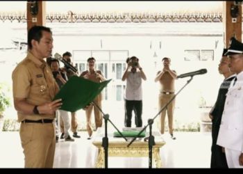 Bupati Fadhil Arief Lantik PAW Kades Pasar Terusan, Tekankan Ketahanan Pangan