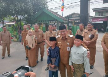 Wali Kota Jambi Antar Anak Sekolah, Tekankan Sekolah Harus Menyenangkan dan Membahagiakan
