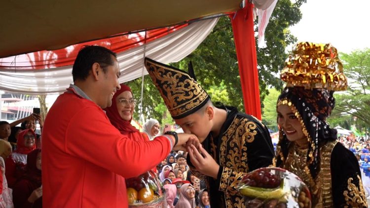 Pawai Pembangunan Meriahkan HUT Kemerdekaan RI ke-80 berlangsung Semarak, Pelajar SMP Negeri 1 Merangin Jadi Ikon 