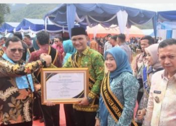 Acara Hari Keluarga Nasional ke 32 Di Langsungkan Pengukuhan H Hurmin SE Dan Hj Risha Fitria Ayah Bunda Gendre Kabupaten Sarolangun tahun 2025