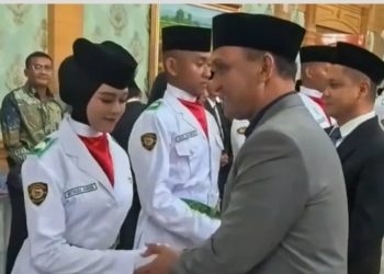 Bupati Sarolangun Mengukuhkan Pasukan Pengibaran Bendera Pusaka (Paskibraka)Kabupaten Sarolangun tahun 2025