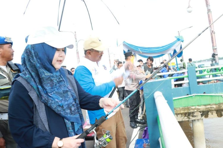 Meriahkan HUT RI dan Hari Jadi Daerah, Bupati Anwar Sadat Buka Lomba Mancing Mania Kuala Tungkal