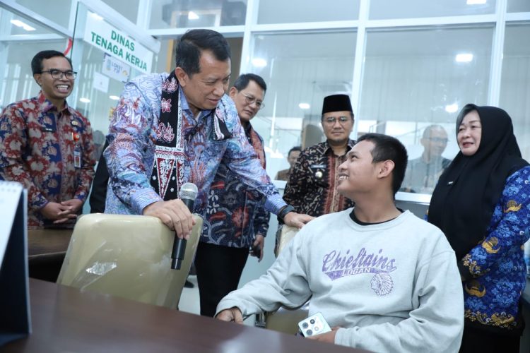 Tinjau MPP Kota Jambi, Wamen PANRB Pastikan Pelayanan Publik Berjalan dengan Baik