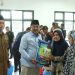 Bupati Anwar Sadat Serahkan Bantuan Sandang dan Sembako kepada Lansia dan Penyandang Disabilitas di Senyerang dan Pengabuan