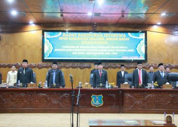 Bupati Anwar Sadat Hadiri Rapat Paripurna Istimewa PAW DPRD Tanjab Barat