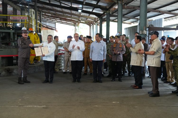 Jaksa Agung Serahkan Barang Rampasan Negara Perkara Korupsi Komoditas Timah disaksikan Presiden Prabowo