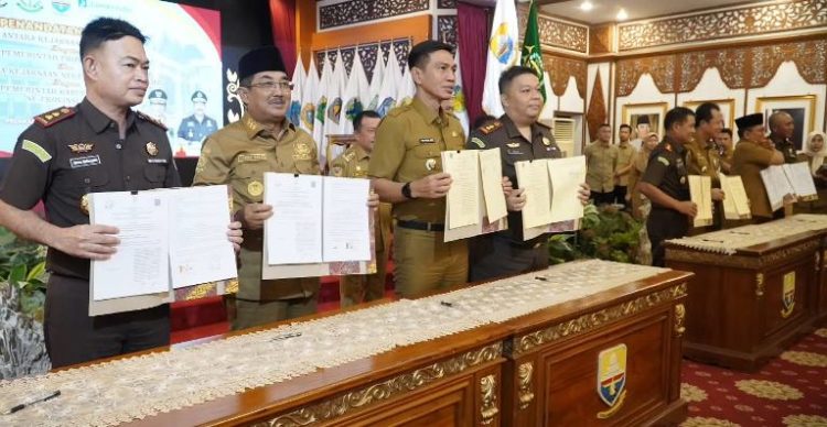 Bupati Fadhil Arief dan Kajari Batanghari Ikut Penandatanganan MoU Terkait Pelaksanaan Pidana Kerja Sosial