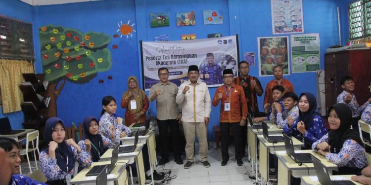 Pantau Langsung TKA 2026, Bupati Anwar Sadat Dorong Peningkatan Kualitas Pendidikan