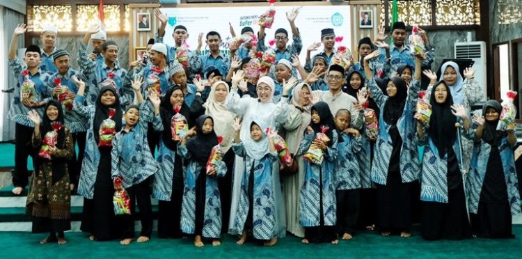 Penuh Kehangatan, Bunda Zulva Fadhil Silaturahmi dan Berbagi Kebahagiaan Bersama Anak Panti Disabilitas Tiara Bhakti
