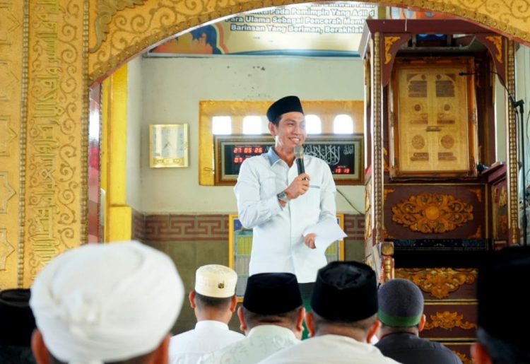 Bupati Batang Hari Sholat Idul Adha di Maro Sebo Ilir, Serahkan Hewan Kurban Bantuan Presiden RI