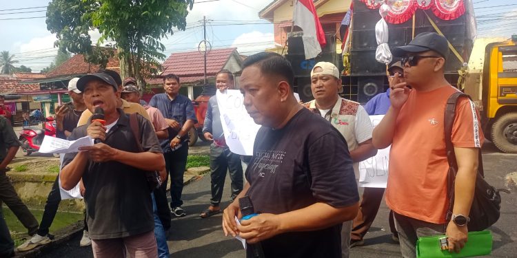 Demo Polres Muba, Massa Desak Kapolres Mundur dan Soroti Dugaan Tebang Pilih Kasus Minyak Ilegal