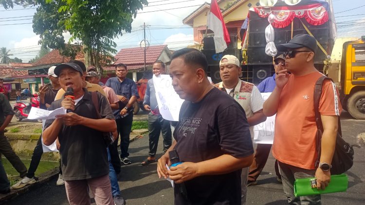 Demo Polres Muba, Massa Desak Kapolres Mundur dan Soroti Dugaan Tebang Pilih Kasus Minyak Ilegal