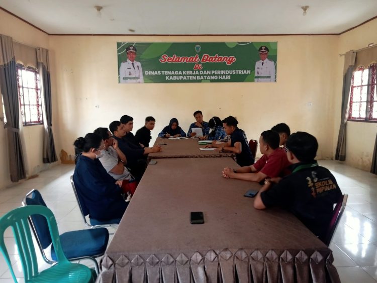 Pekerja PT JDR Wings Group Mengadu ke Disnaker Batanghari, Soal Gaji Dipotong hingga Minus