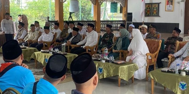 Ketua DPRD Batang Hari Lepas 213 JCH, Ingatkan Jamaah Jaga Kesehatan